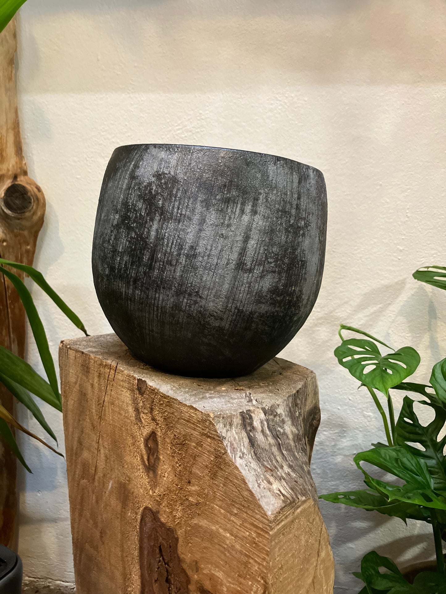 Obal na rostlinu Bali Black - vnitřní průměr 15,5cm - keramika
