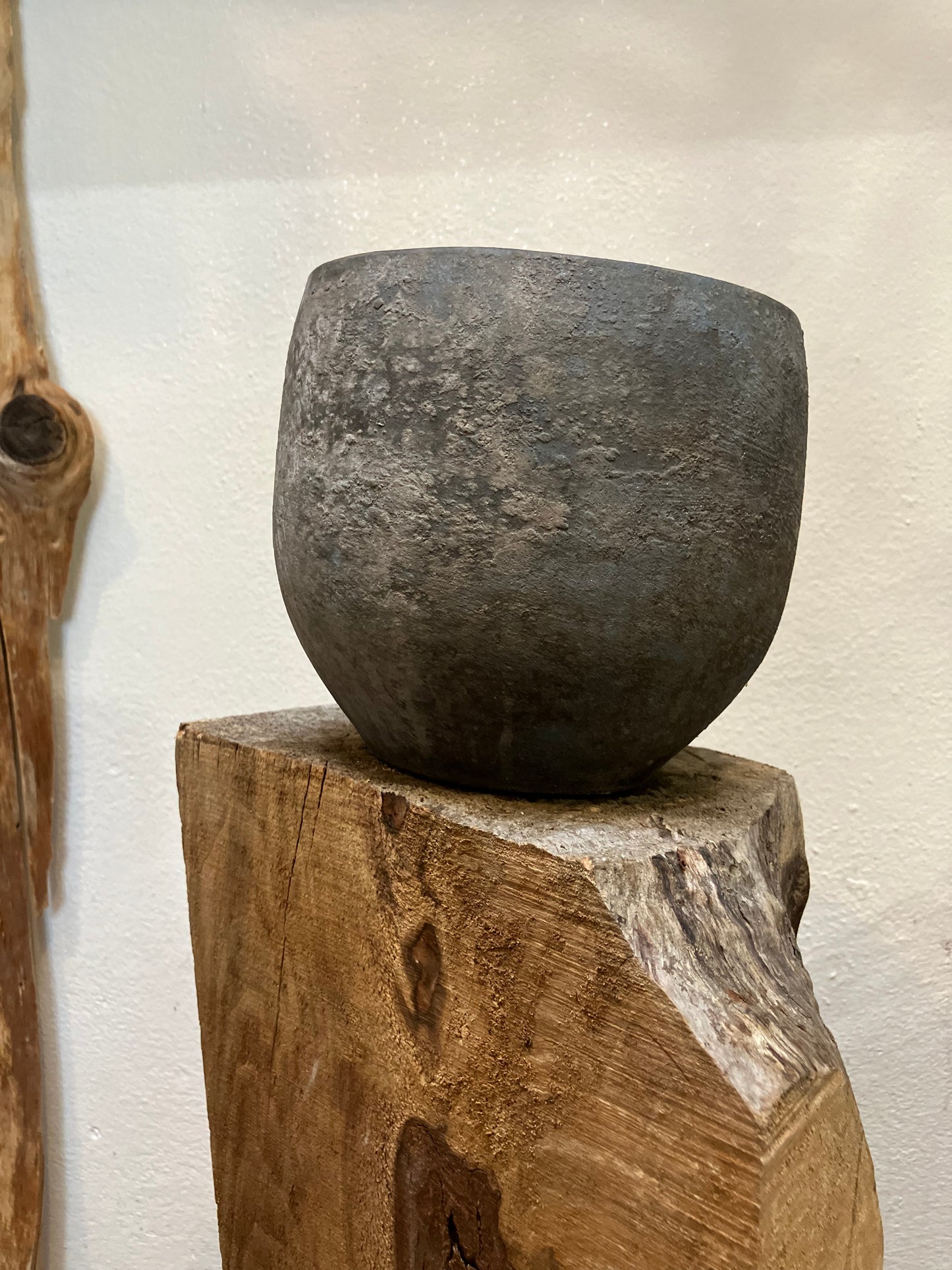 Obal na rostlinu Bali Black Coal - vnitřní průměr 14cm - keramika